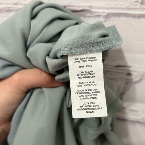 Show me your MUMU Godshaw Goddess Gown in Silver Sage Crisp NWOT Size Small - Picture 11 of 11